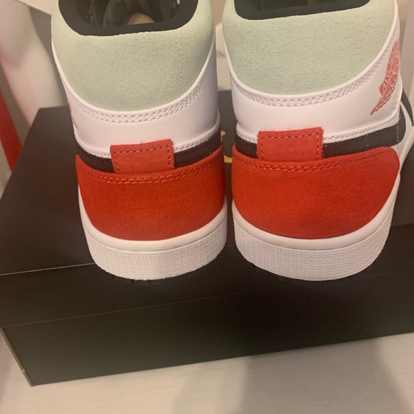 Air Jordan 1 Mid se - Picture 5 of 9